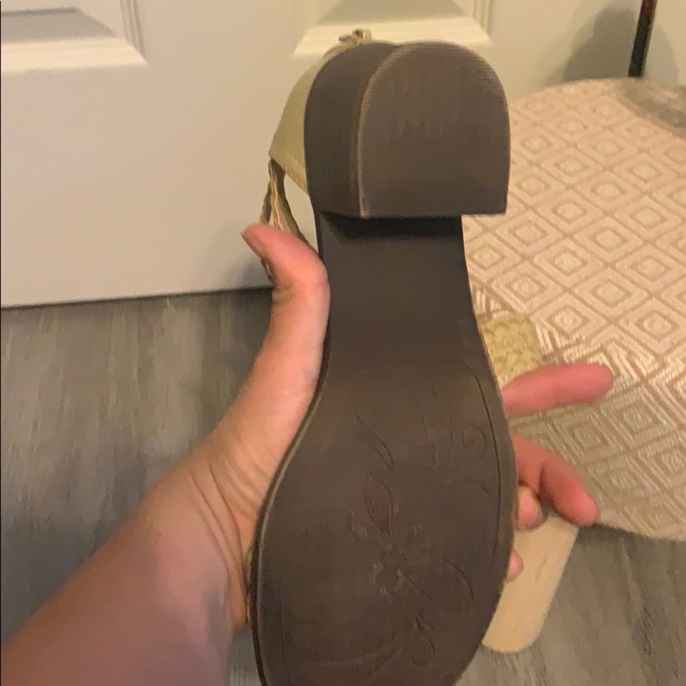 Heels - Picture 3 of 3